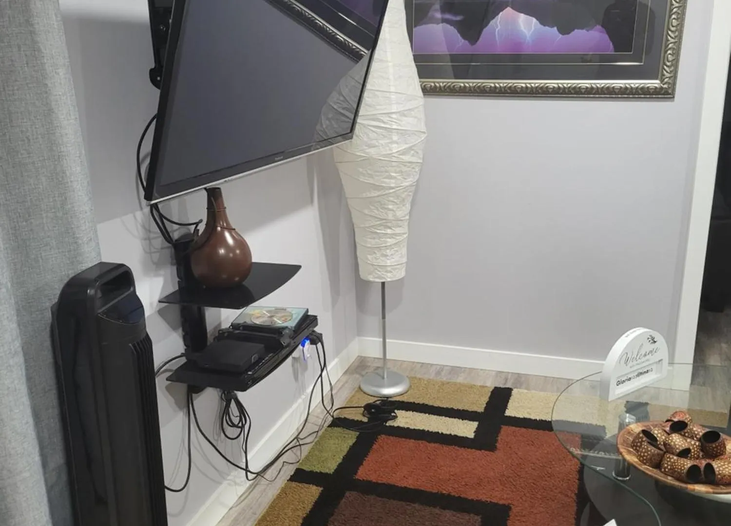 One Bedroom Basement Suite With Separate Entrance Near Airport Calgary Canada
