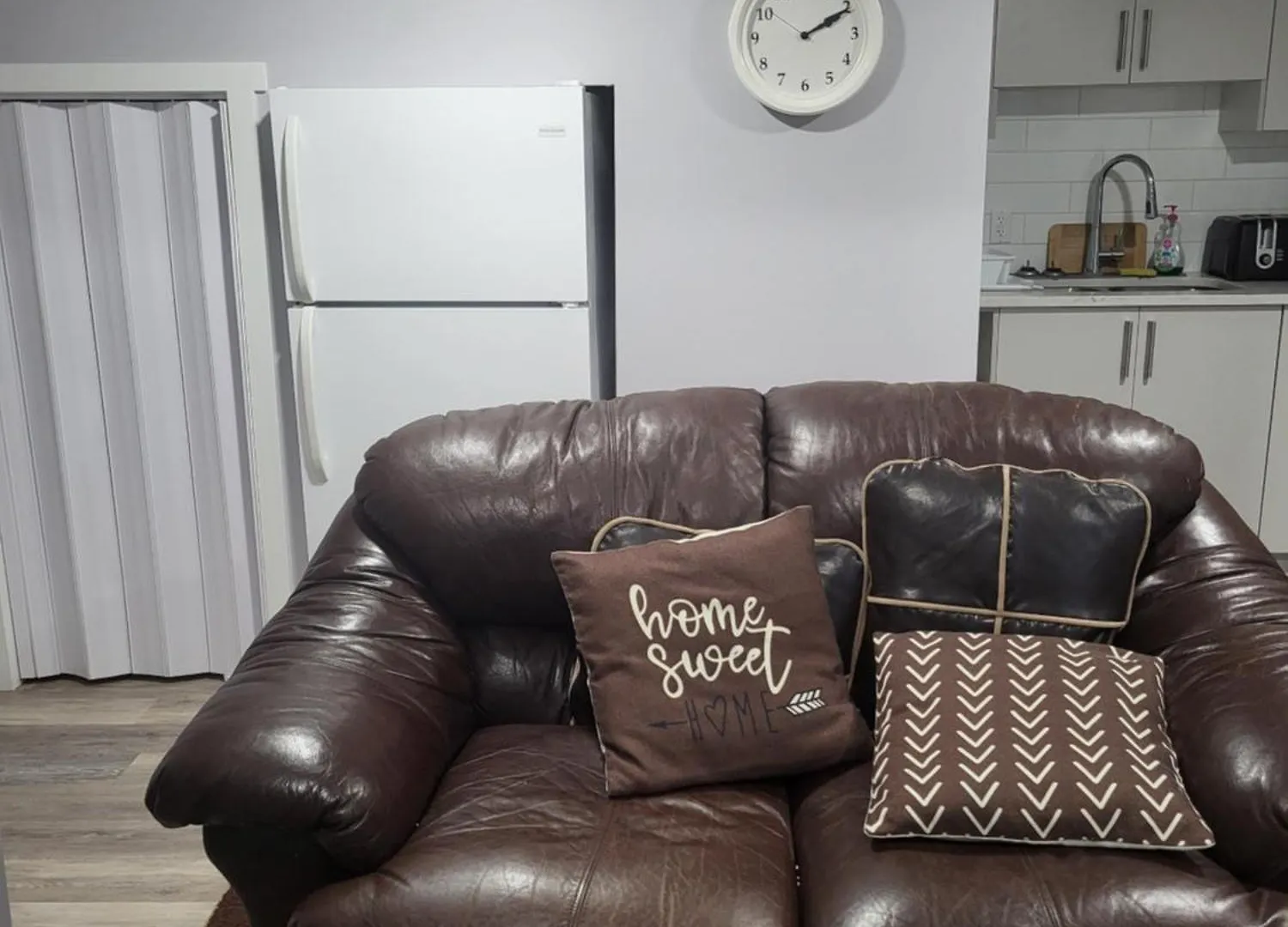 Apartment One Bedroom Basement Suite With Separate Entrance Near Airport Calgary