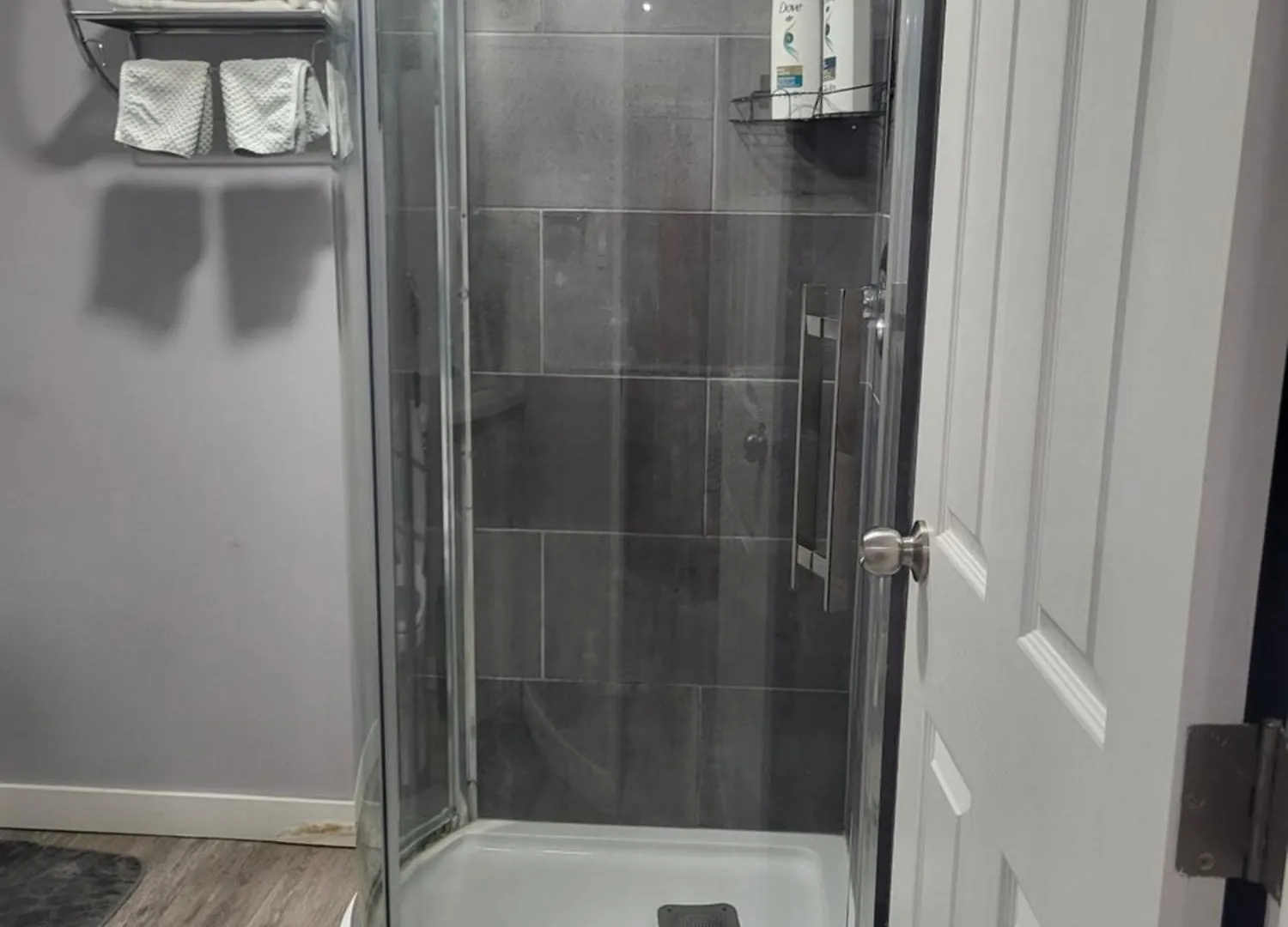 Apartment One Bedroom Basement Suite With Separate Entrance Near Airport Calgary Canada