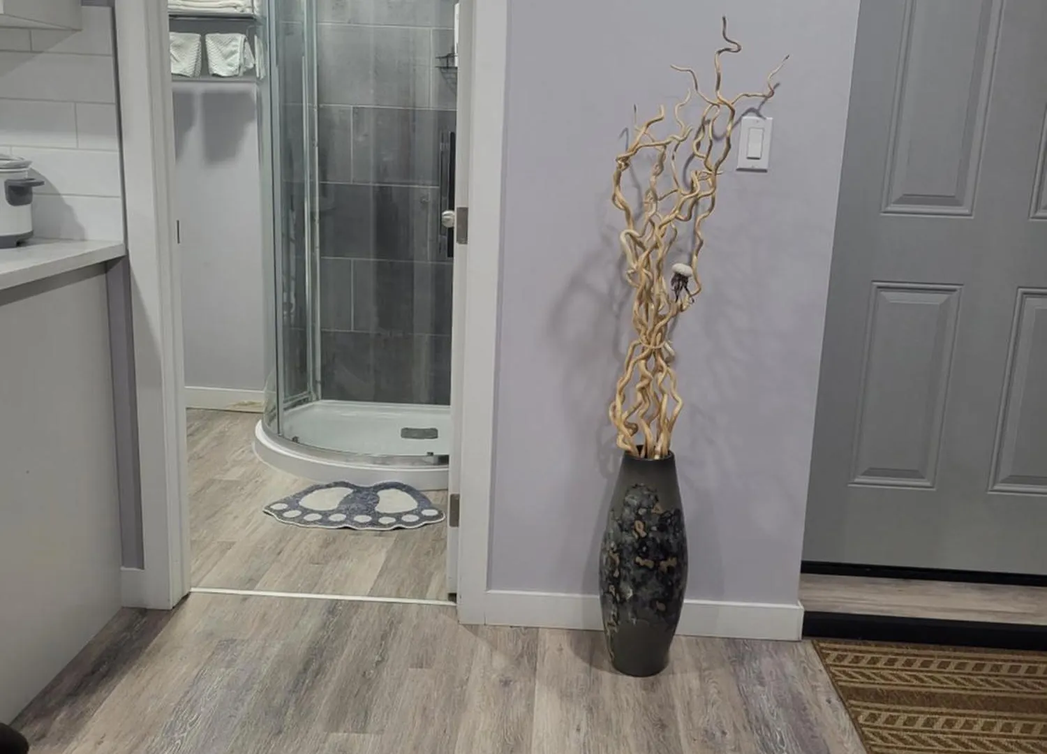 One Bedroom Basement Suite With Separate Entrance Near Airport Calgary 0*,