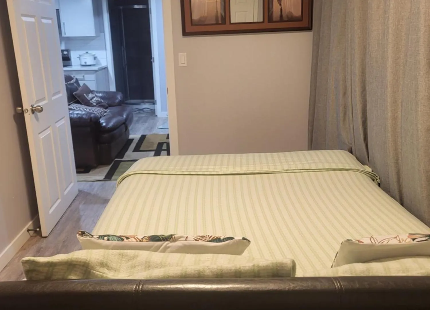 One Bedroom Basement Suite With Separate Entrance Near Airport Calgary