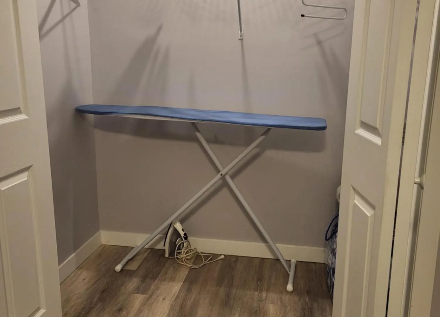 One Bedroom Basement Suite With Separate Entrance Near Airport Calgary